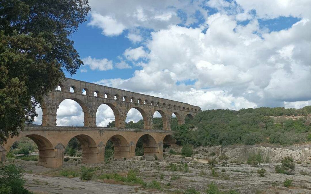 Retour sur la sortie en famille Au Pont du Gard : riche en partage et rencontre.