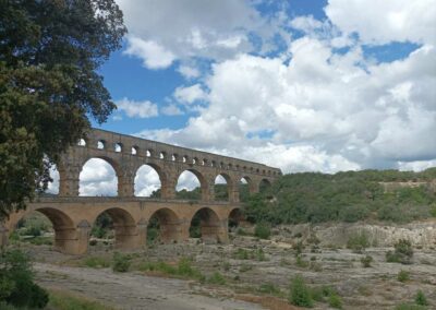 Retour sur la sortie en famille Au Pont du Gard : riche en partage et rencontre.